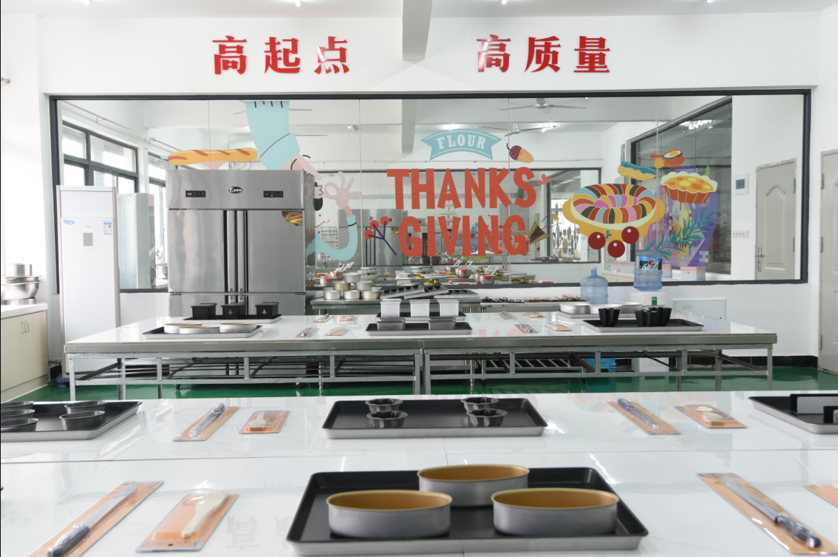 ����������ѵ��ѡ���߳�ְҵ��ѵѧУ��75Ԫѧ��Ʒ��ȫʵ�ٰ��ᣬ