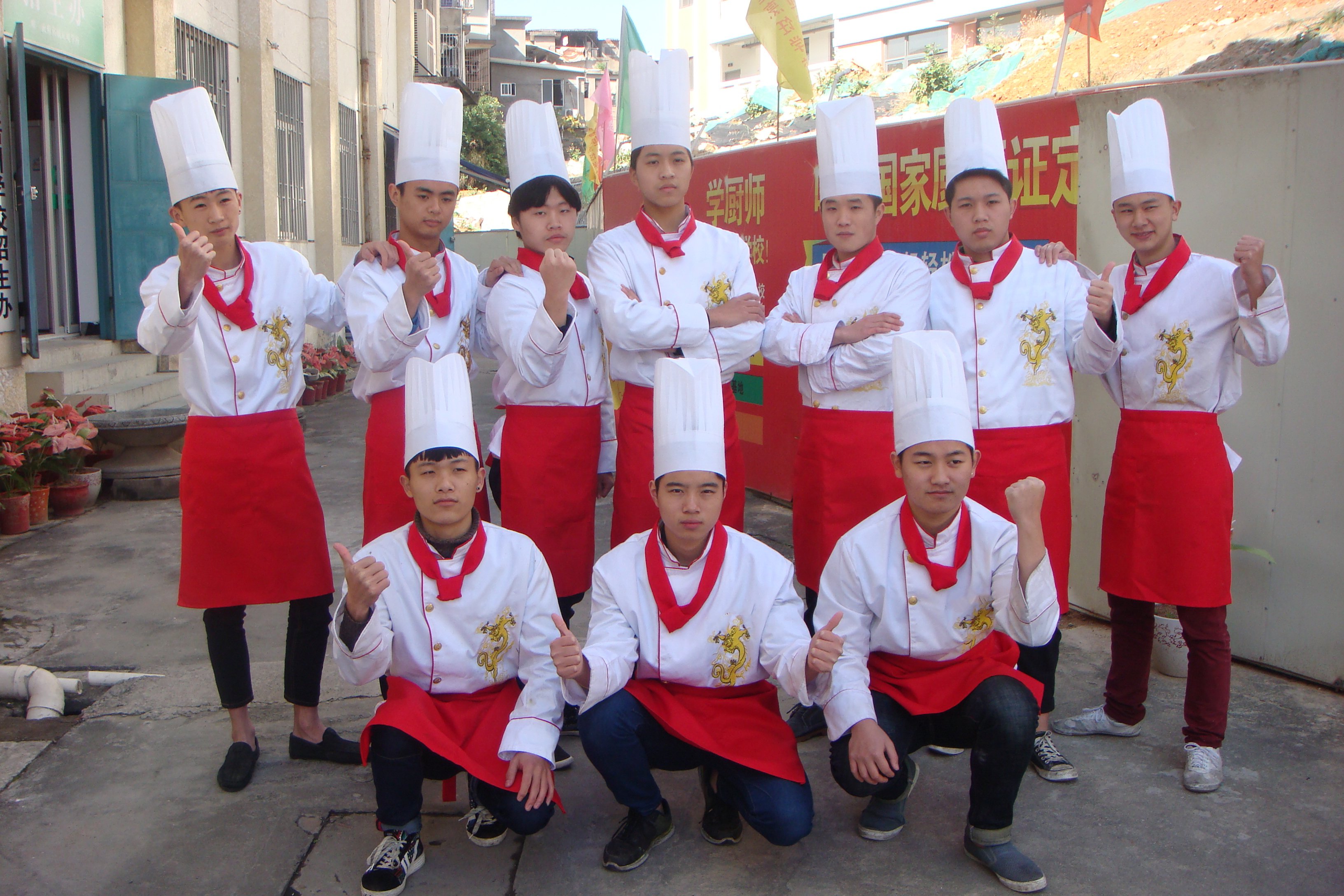 �����и߳�ְҵ��ѵѧУ����ʦ��ѵ�뿼������ʦ֤��Ȩ��֮ѡ