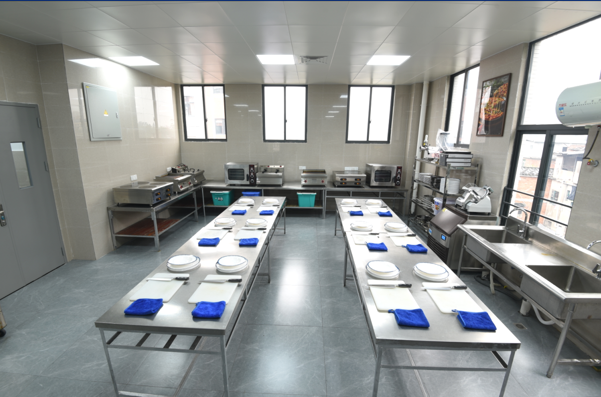 ����ʦ֤��׼�����и߳�ְҵ��ѵѧУ��3�쿼֤��10���֤