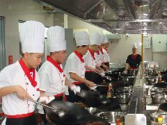 ����ѧ��ʦ�ؿ�6000Ԫѧ�в�/����/С�ԣ����̰��ỹ����ҵ