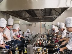 ����ѧ����ѡ��ѧУ�������Ҳ��ѧ����������2700Ԫѧ���Լ۱�